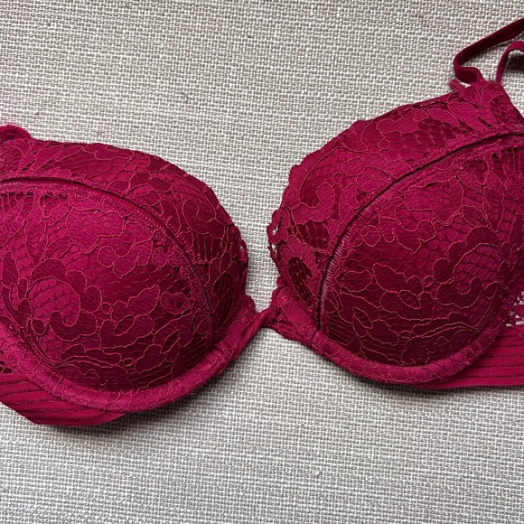 Victorias Secret Push-Up Bra - Picture 1 of 2